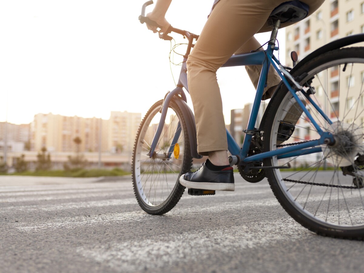 Fahrradfahrende auf der Straße